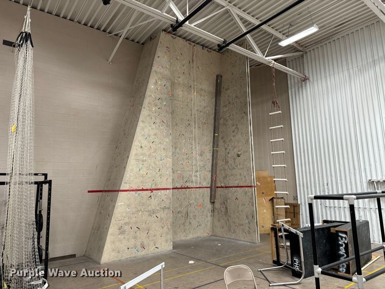 image for item DX0729 Rock climbing wall