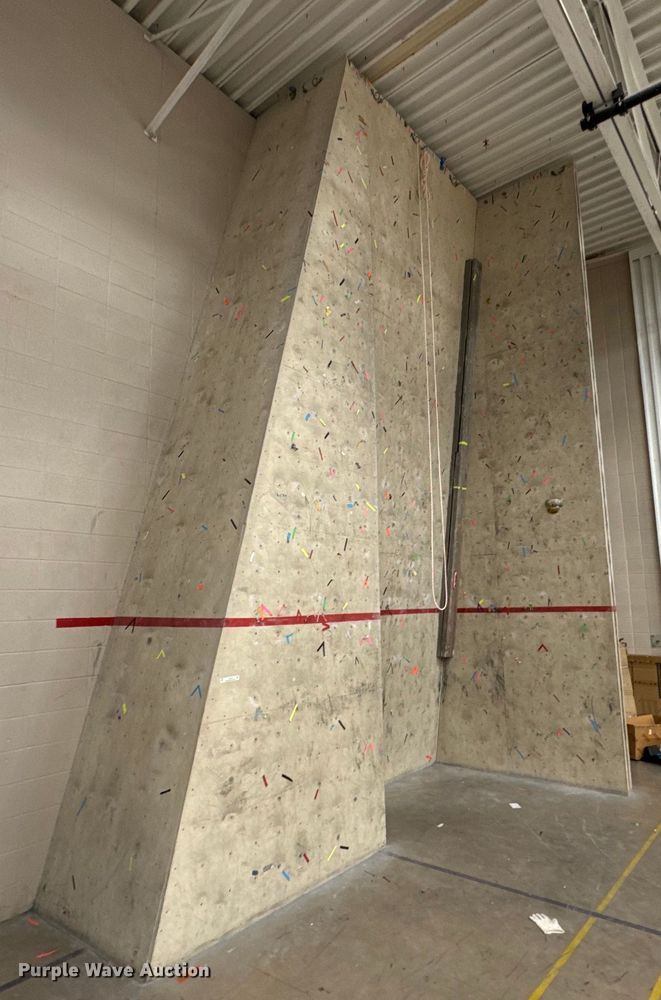 image for item DX0729 Rock climbing wall