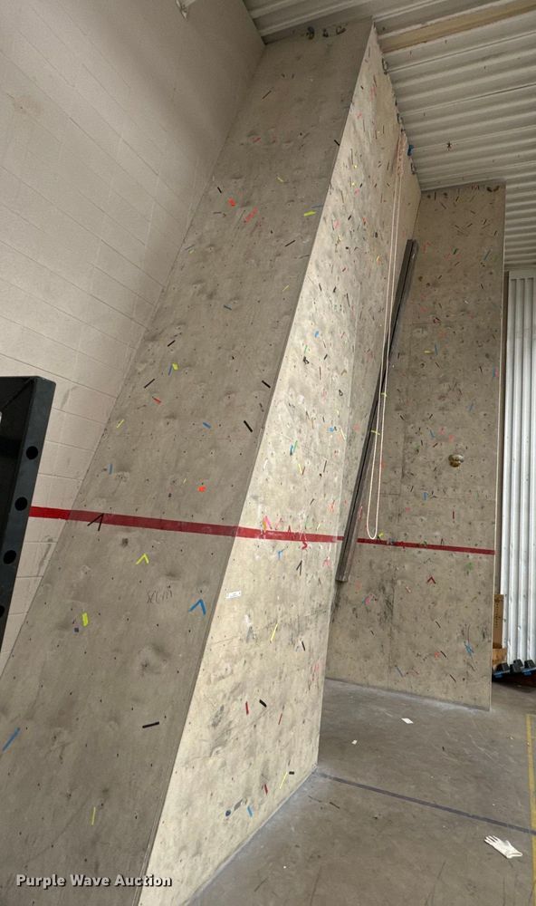 image for item DX0729 Rock climbing wall