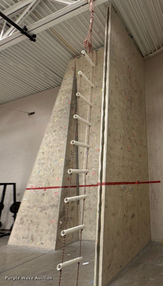 image for item DX0729 Rock climbing wall