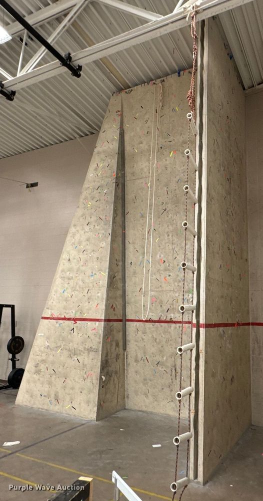 image for item DX0729 Rock climbing wall