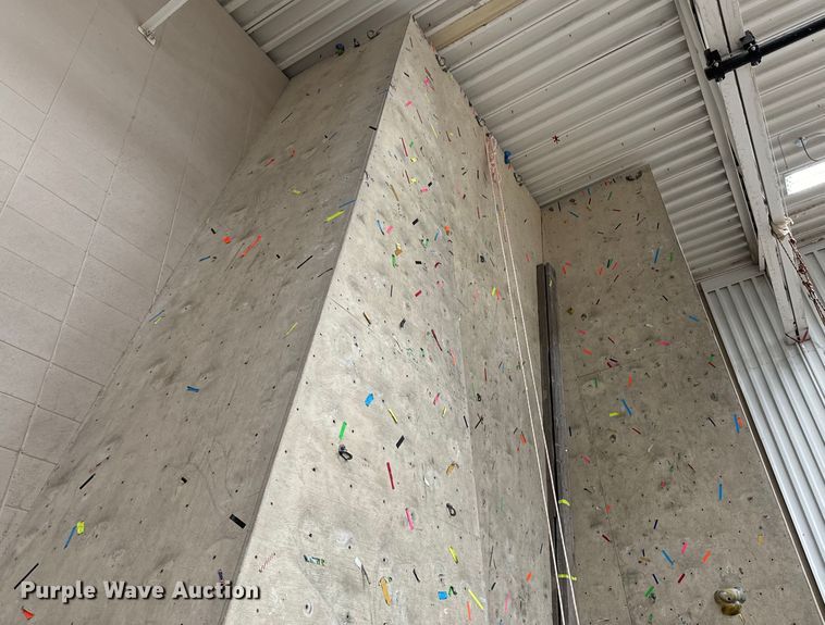 image for item DX0729 Rock climbing wall