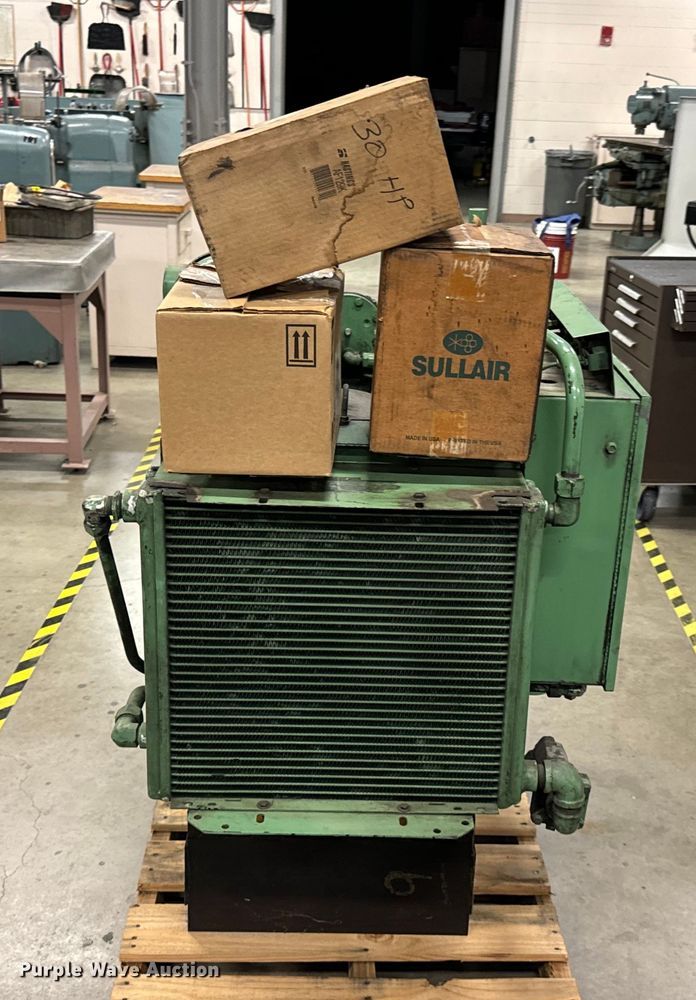image for item DX0732 Sullair  10-25 air compressor