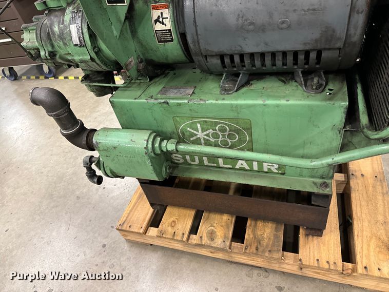 image for item DX0732 Sullair  10-25 air compressor