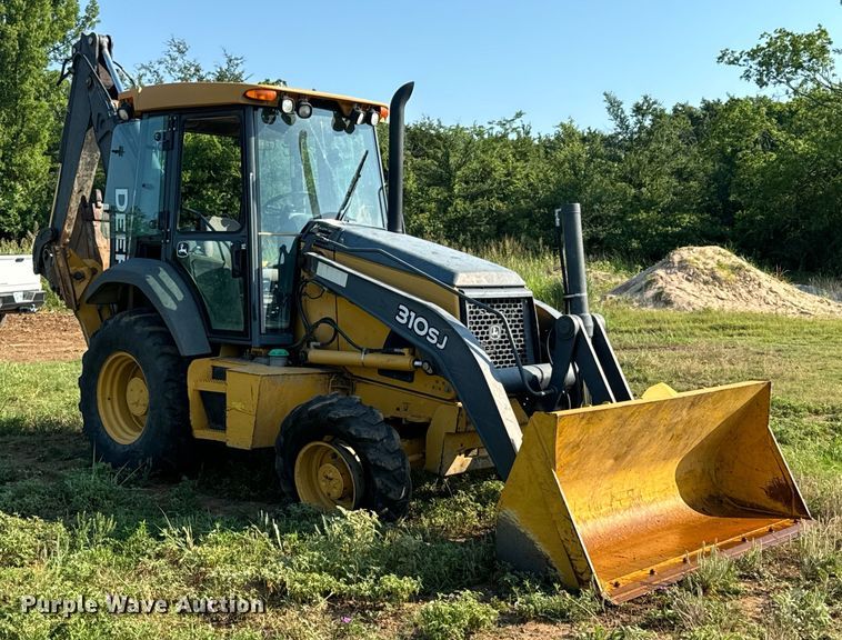 image for item DX0749 2008 John Deere 310SJ backhoe