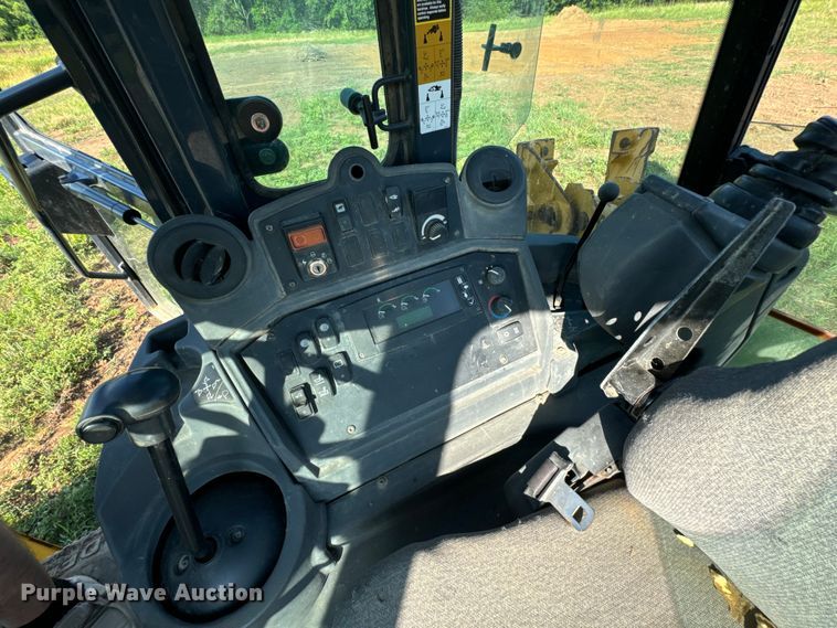 image for item DX0749 2008 John Deere 310SJ backhoe