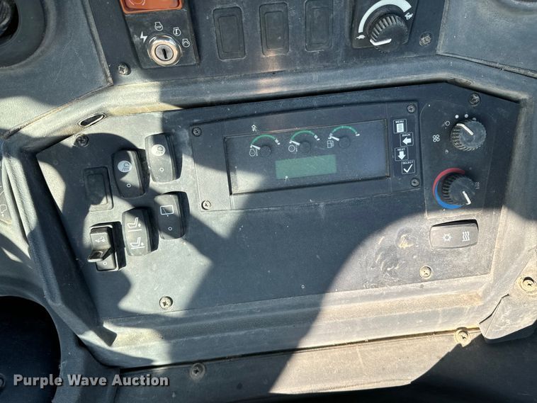 image for item DX0749 2008 John Deere 310SJ backhoe