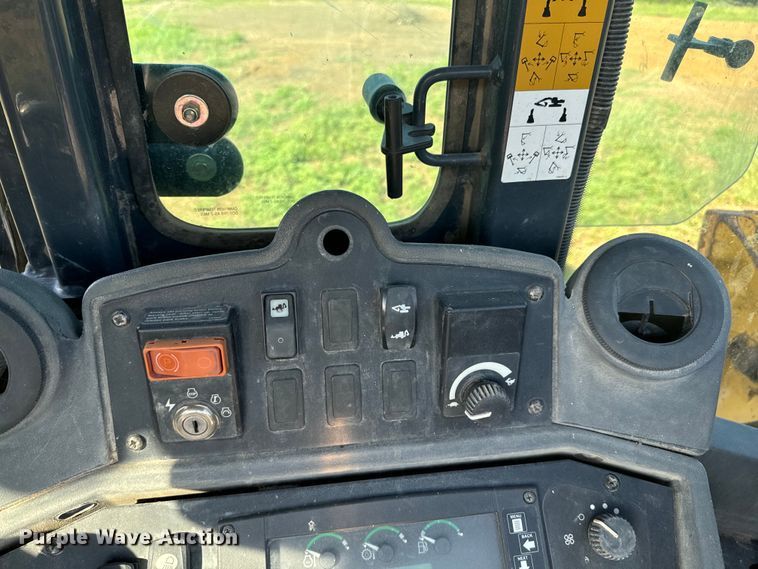 image for item DX0749 2008 John Deere 310SJ backhoe