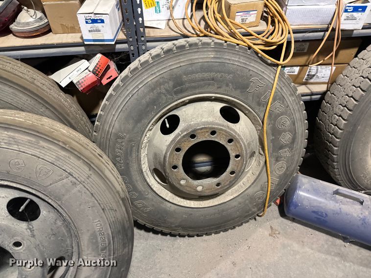 image for item DX0785 2001 Blue Bird B7 school bus