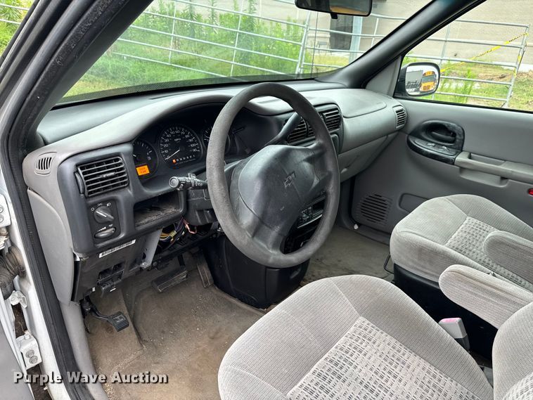 image for item EH3996 2004 Chevrolet  Venture van