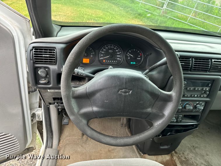 image for item EH3996 2004 Chevrolet  Venture van