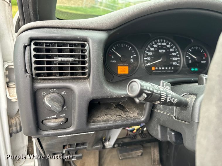 image for item EH3996 2004 Chevrolet  Venture van