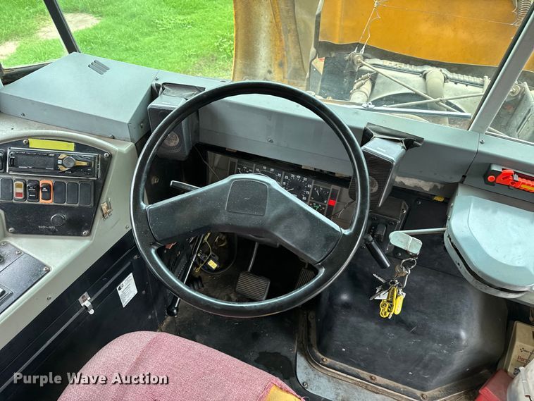 image for item EH3997 2001 International  school bus