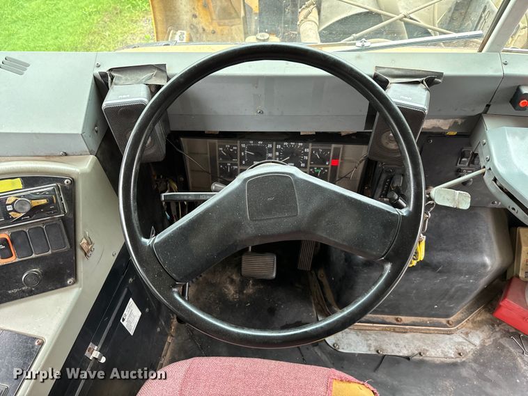 image for item EH3997 2001 International  school bus