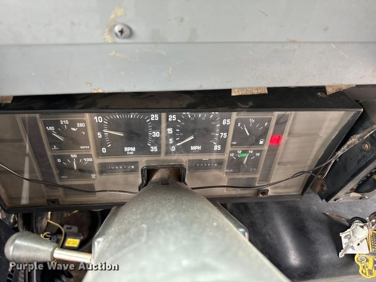 image for item EH3997 2001 International  school bus