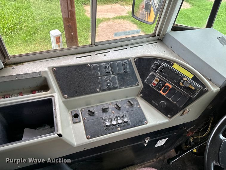 image for item EH3997 2001 International  school bus