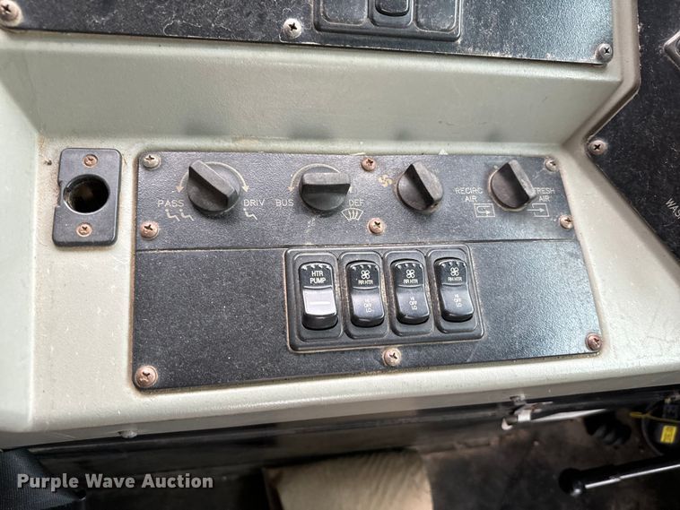 image for item EH3997 2001 International  school bus