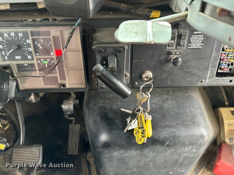 image for item EH3997 2001 International  school bus