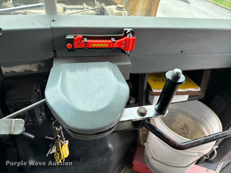 image for item EH3997 2001 International  school bus