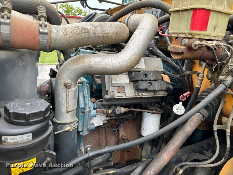 image for item EH3997 2001 International  school bus