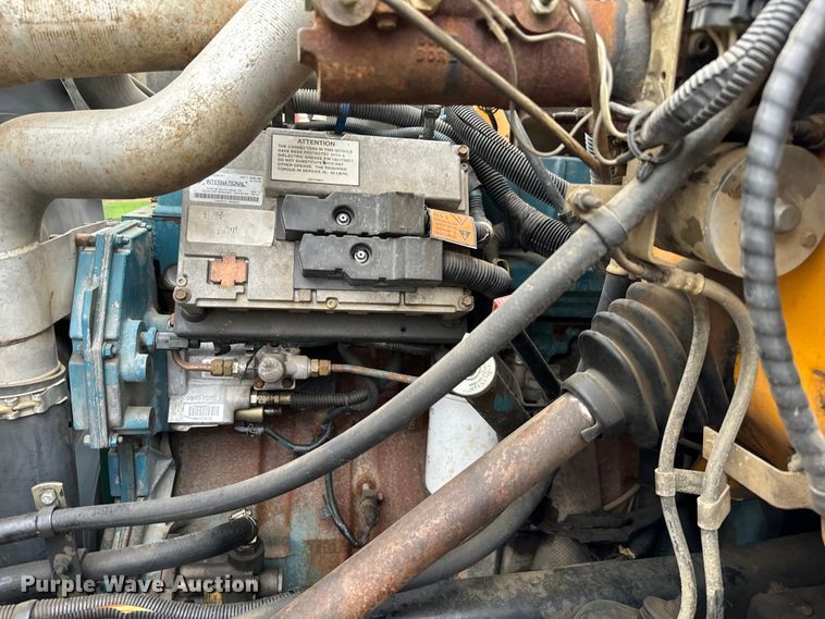 image for item EH3997 2001 International  school bus