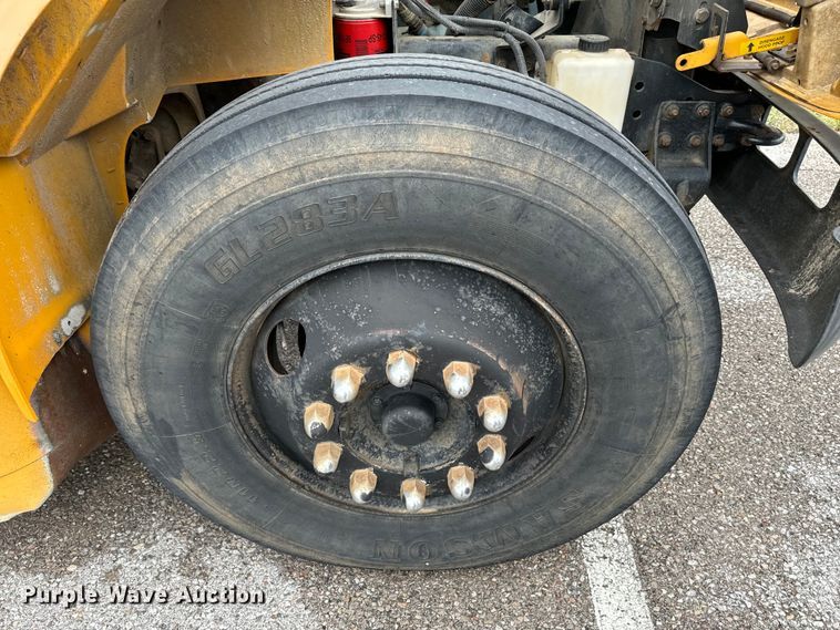 image for item EH3997 2001 International  school bus