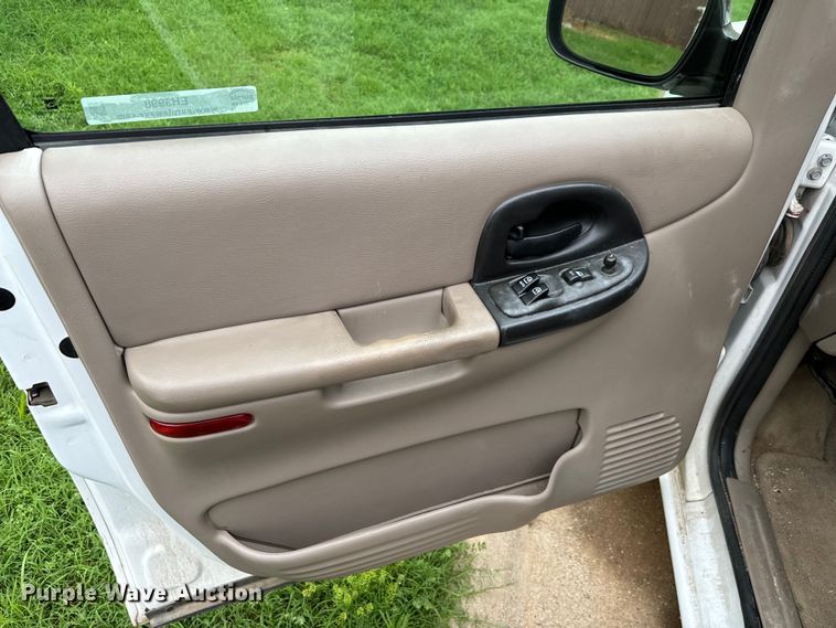 image for item EH3998 2004 Chevrolet  Venture van