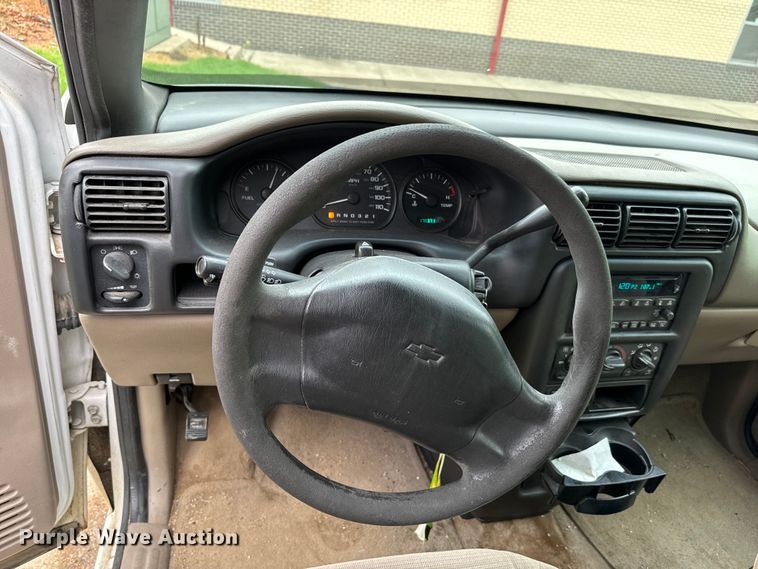 image for item EH3998 2004 Chevrolet  Venture van