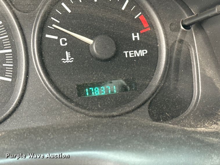 image for item EH3998 2004 Chevrolet  Venture van