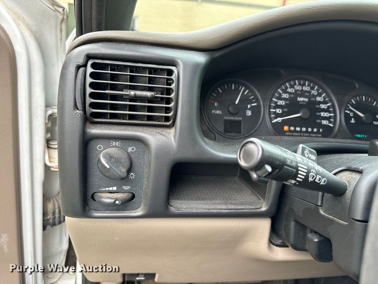 image for item EH3998 2004 Chevrolet  Venture van