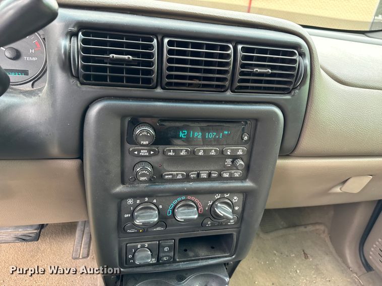 image for item EH3998 2004 Chevrolet  Venture van