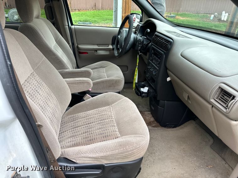 image for item EH3998 2004 Chevrolet  Venture van