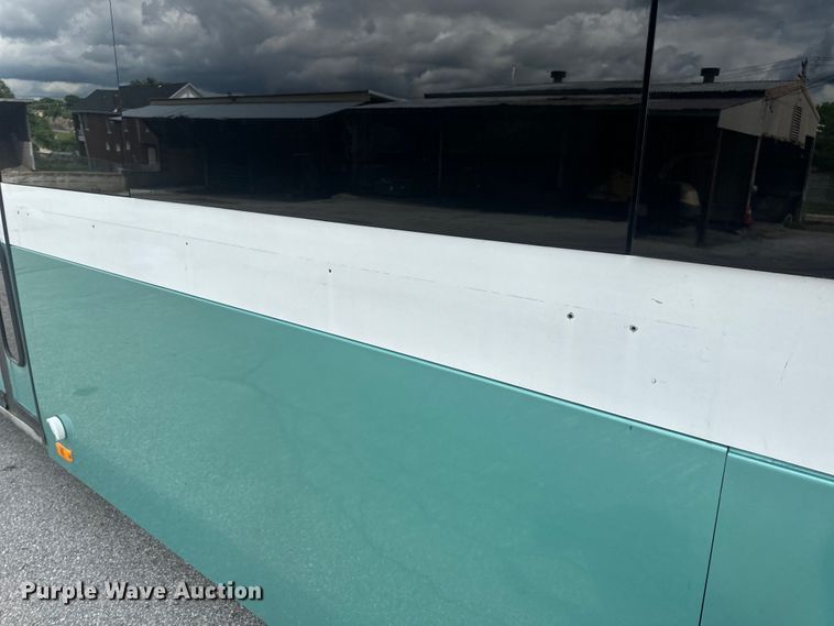 image for item EH6774 2006 Gillig G29B102N4 transit bus