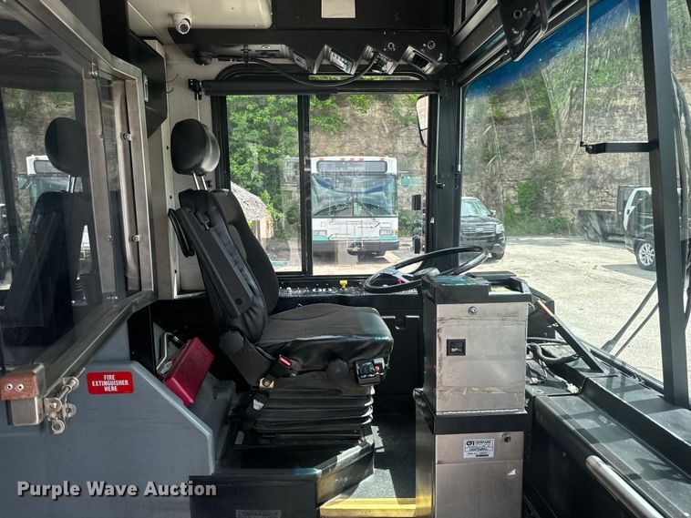 image for item EH6774 2006 Gillig G29B102N4 transit bus