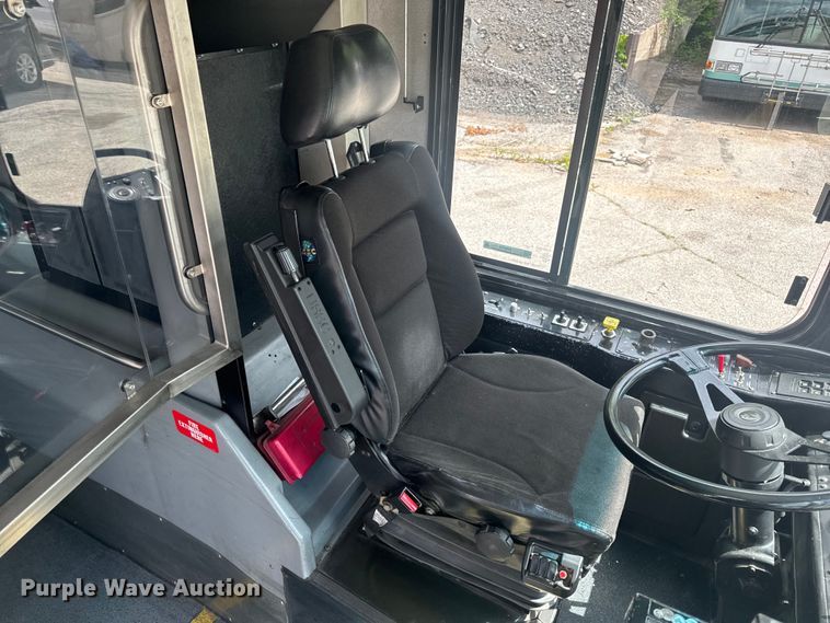 image for item EH6774 2006 Gillig G29B102N4 transit bus