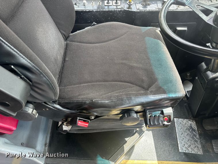 image for item EH6774 2006 Gillig G29B102N4 transit bus