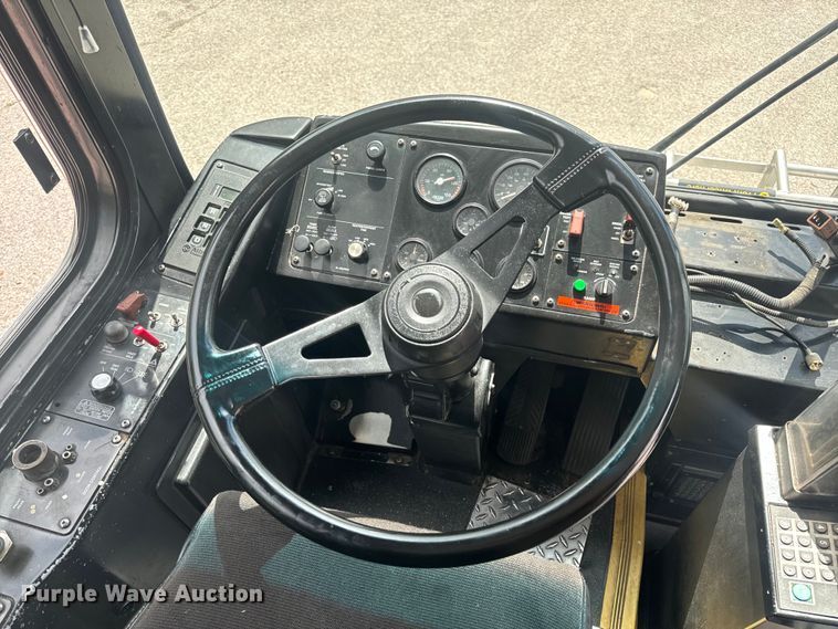 image for item EH6774 2006 Gillig G29B102N4 transit bus