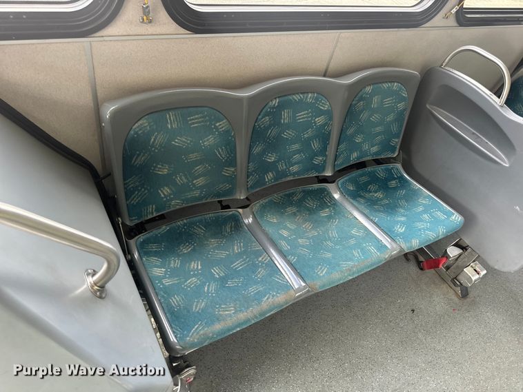 image for item EH6774 2006 Gillig G29B102N4 transit bus