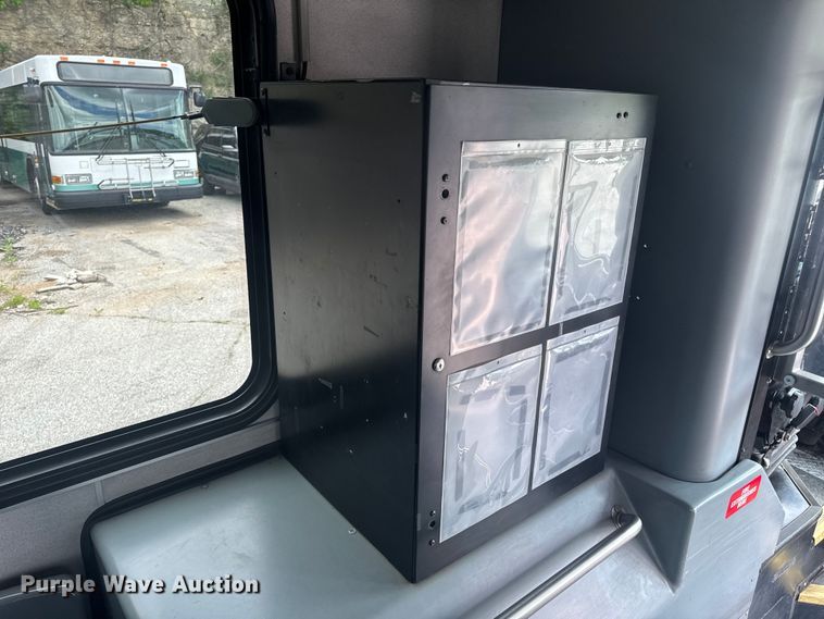 image for item EH6774 2006 Gillig G29B102N4 transit bus