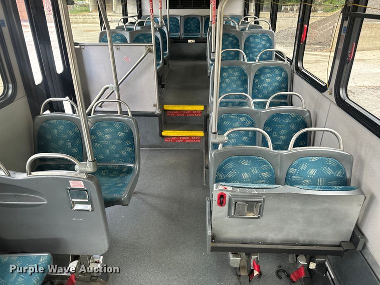 image for item EH6774 2006 Gillig G29B102N4 transit bus