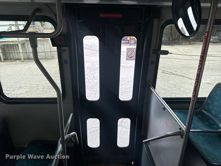 image for item EH6774 2006 Gillig G29B102N4 transit bus