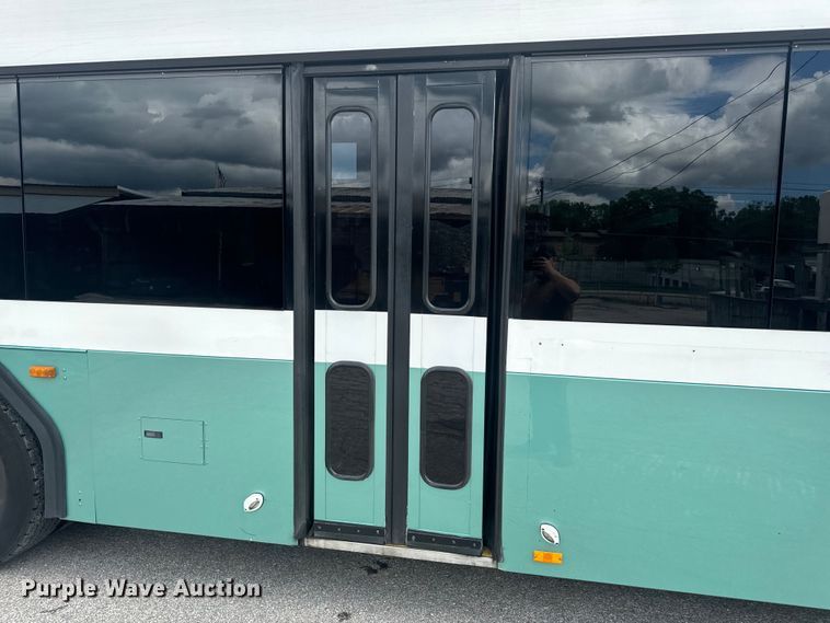 image for item EH6774 2006 Gillig G29B102N4 transit bus