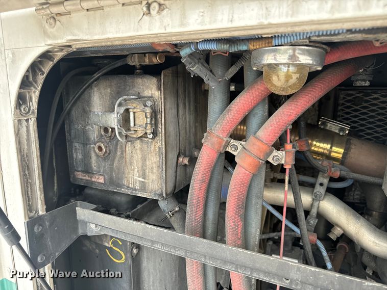 image for item EH6774 2006 Gillig G29B102N4 transit bus