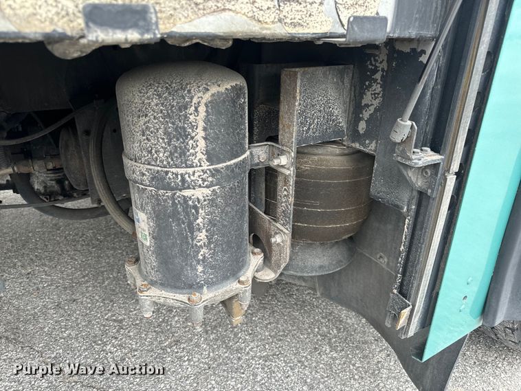 image for item EH6774 2006 Gillig G29B102N4 transit bus