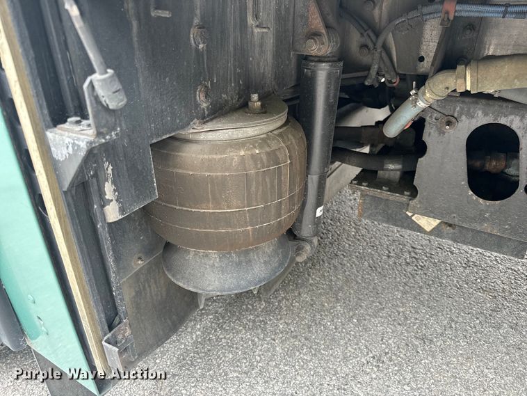 image for item EH6774 2006 Gillig G29B102N4 transit bus