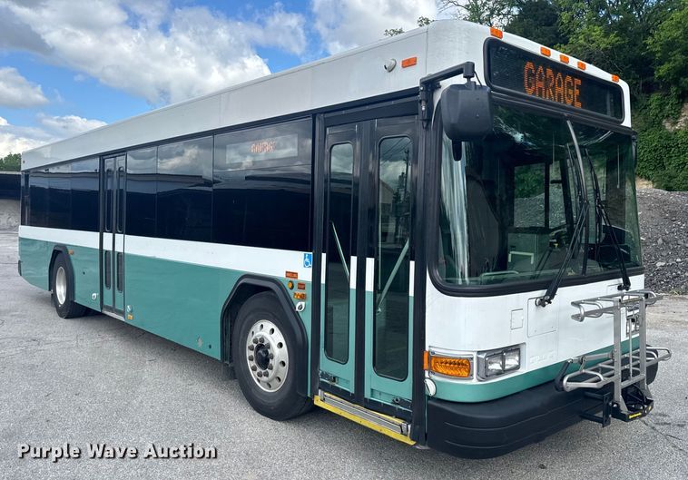 image for item EH6775 2006 Gillig G29B102N4 transit bus