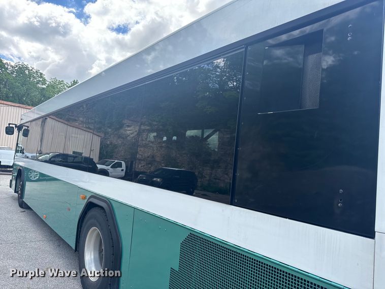 image for item EH6775 2006 Gillig G29B102N4 transit bus