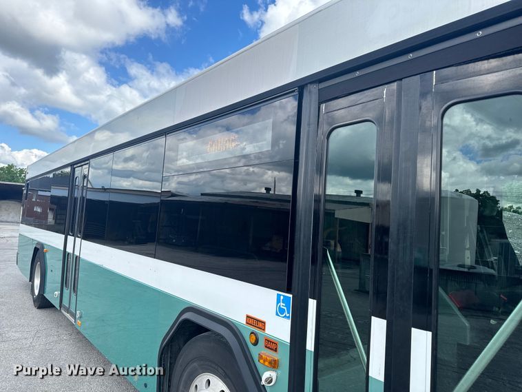 image for item EH6775 2006 Gillig G29B102N4 transit bus