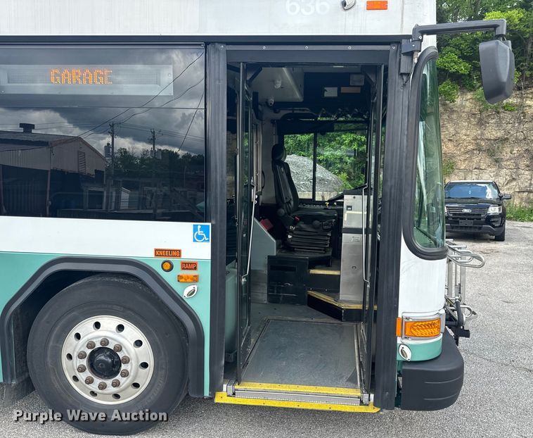 image for item EH6775 2006 Gillig G29B102N4 transit bus