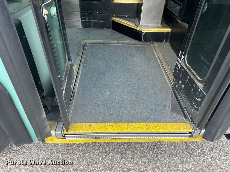 image for item EH6775 2006 Gillig G29B102N4 transit bus